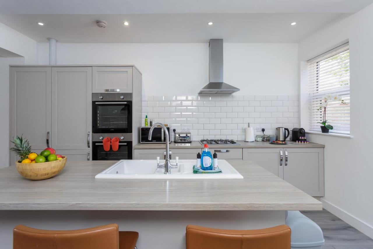 Harold House - Modern Open Plan 4 Bedroom, 3 Bathroom House In Central Southsea, พอร์ตสมัธ ภายนอก รูปภาพ