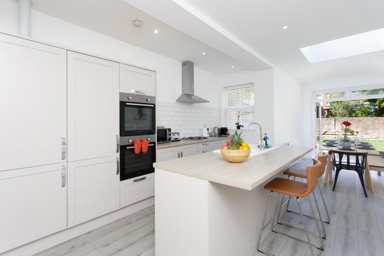 Harold House - Modern Open Plan 4 Bedroom, 3 Bathroom House In Central Southsea, พอร์ตสมัธ ภายนอก รูปภาพ