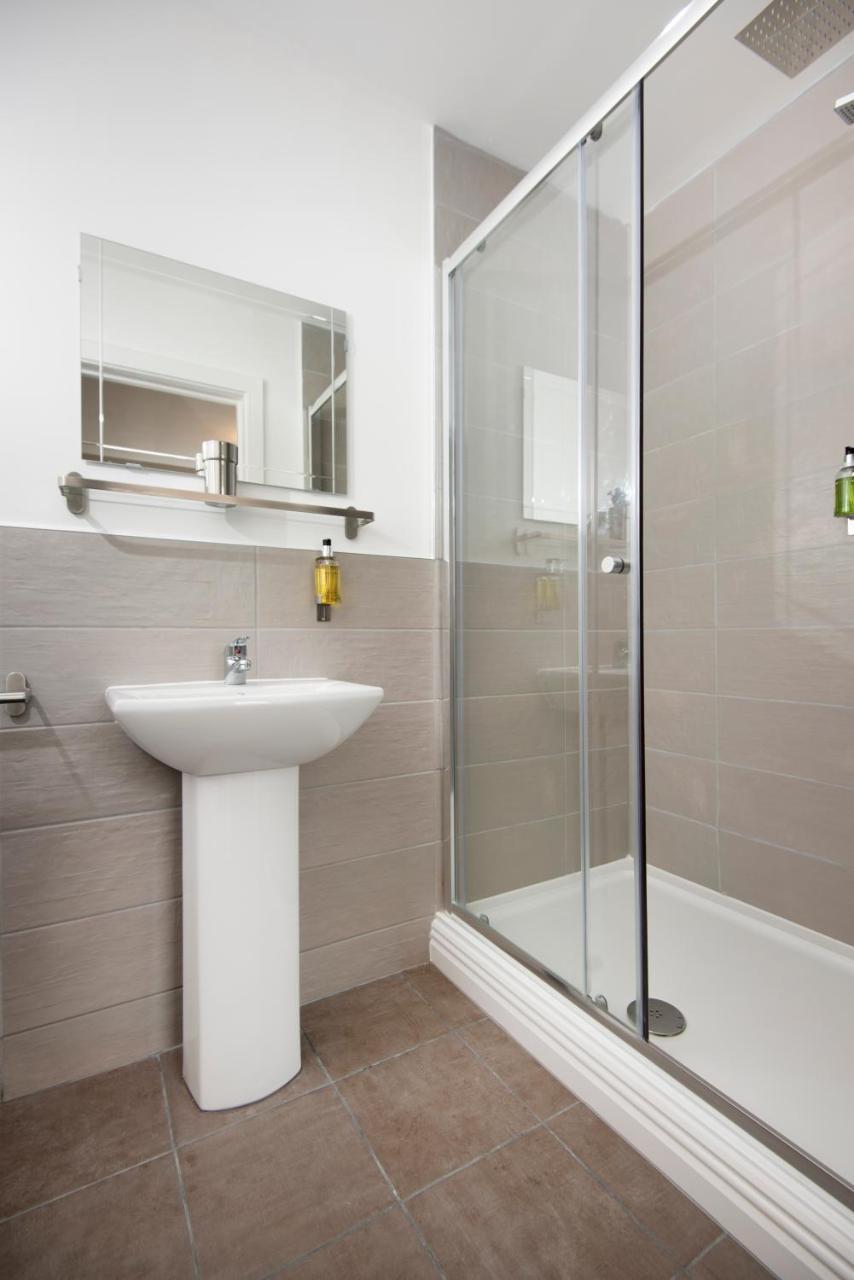 Harold House - Modern Open Plan 4 Bedroom, 3 Bathroom House In Central Southsea, พอร์ตสมัธ ภายนอก รูปภาพ